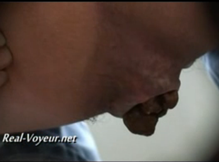 Девушка какает в туалете поезда