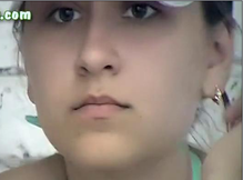 Милая девушка ссыт в туалете на пляже