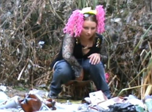 Девушки писают на улице