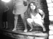 Подглядывание за девушками в туалете вокзала