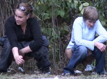 Две ссыкухи орошают землю мочой