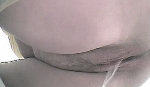 Туалетное подглядывание спрятанной камерой в унитазе