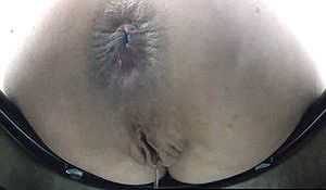 В Чехии за девушками подглядывают в туалете