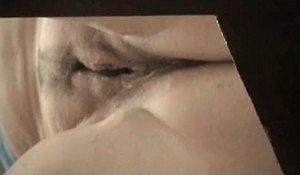 Подсмотрели за девушками снизу в пляжном туалете