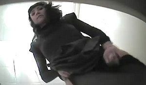 Реальное видео скрытой камерой из женского туалета