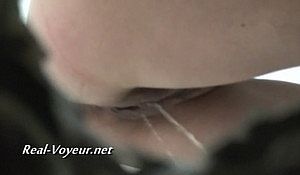 Скрытая камера в туалете (Real-voyeur)