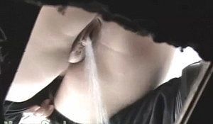 Скрытое подглядывание в туалете на пляже